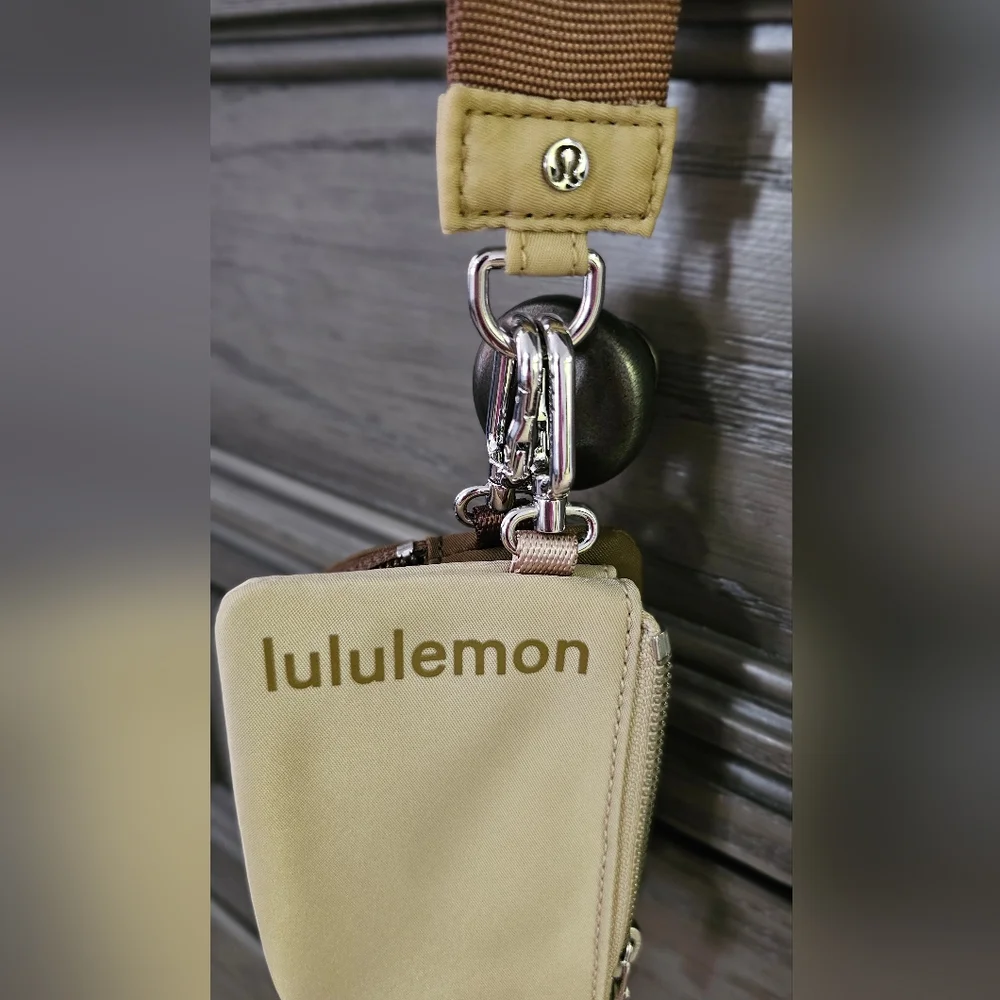 Lululemon Dual pouch - Picture 3 of 8